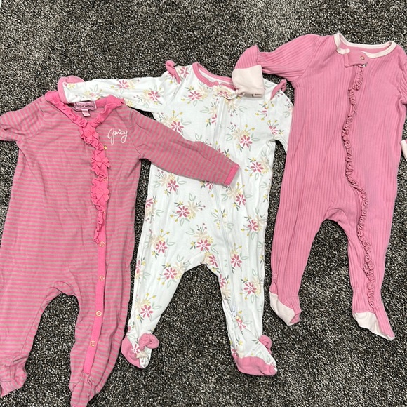 Baby Girl Sleeper Bundle 3-6 Months - Picture 1 of 3